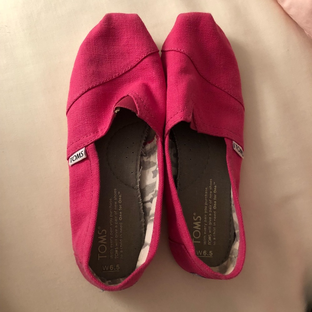 HOT PINK TOMS